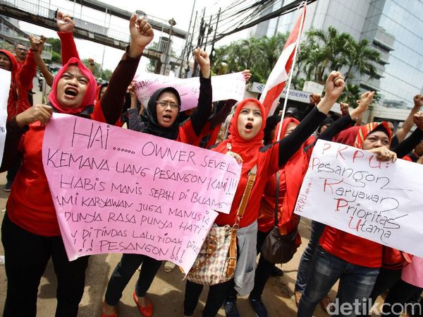 Eks Pegawai 7-Eleven Tuntut Gaji Hingga Pesangon