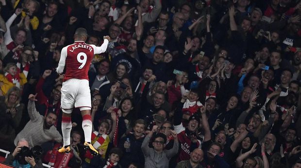 Alexandre Lacazette menjadi pahlawan kemenangan Arsenal atas West Bromwich Albion.