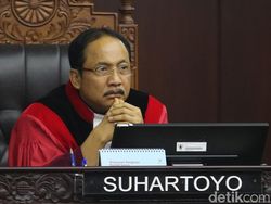 MK Surati MA soal Status 3 Hakim Konstitusi