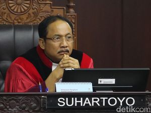 Respons Ketua MK soal Hakim Guntur Hamzah Dilaporkan ke MKMK Respons Ketua MK soal Hakim Guntur Hamzah Dilaporkan ke MKMK