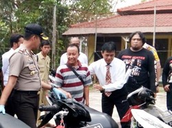 Gembiranya Petani ini Saat Motor yang Hilang 1 Tahun Lalu Ditemukan