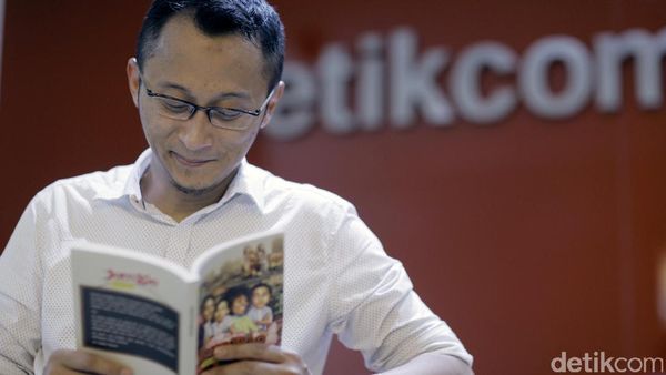 Adhitya Mulya Buka-bukaan soal Reboot Novel Jomblo