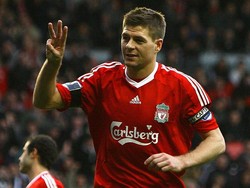 Ada alasan Steven Gerrard menjadi salah satu ikon Liverpool di era modern. Bukan hanya soal kepemimpinannya di atas lapangan, Gerrard menjadi kreator bagi rekan-rekannya dengan 92 assist. Sayang sekali, Gerrard belum mampu mengangkat trofi juara liga. (Foto: Alex Livesey/Getty Images)