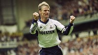 Teddy Sheringham. Total 32 gol derby-derby London dengan rata-rata 176 menit per gol. (Foto: Clive Brunskill /Allsport)