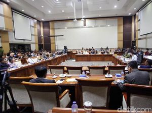 Politikus PD Cecar KPK soal Hak Bantuan Hukum Tersangka Korupsi