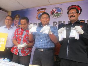 100 Ribu Butir Pil Dobel L Disita, Dua Pengedarnya Diamankan