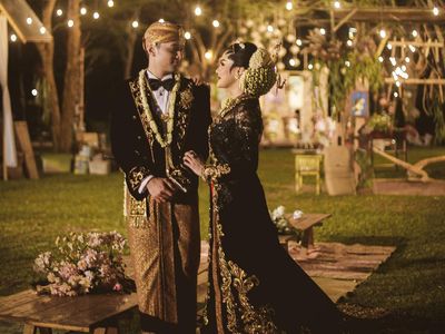 Foto: Anti-mainstream, 5 Selebriti Ini Menikah dengan Kebaya Hitam