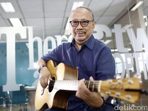 Inspirasi di Balik Lagu-lagu Ebiet G Ade Inspirasi di Balik Lagu-lagu Ebiet G Ade