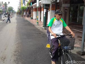 Penampakan Jalan Malioboro Siang Ini yang Kosong Melompong dari PKL