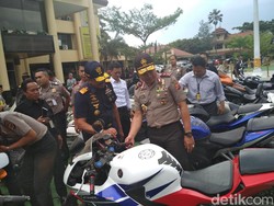 Polda Jabar Serahkan Kendaraan Mewah Selundupan ke Bea Cukai