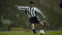 Gary Speed (Wales). Meninggal dunia November 2011 pada usia 42 tahun dan sudah mencatatkan 535 penampilan di Premier League. (Foto: Clive Brunskill/Getty Images)