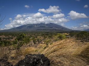 Kementerian ESDM: Aktivitas Kegempaan Gunung Agung Masih Tinggi