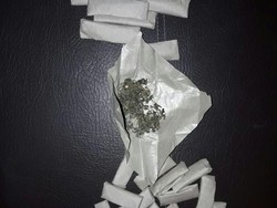 Polisi Tangkap Pria yang Bungkus Ganja Pakai Kertas Nasi