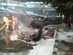 Mobil Terbakar di Kuningan Padam