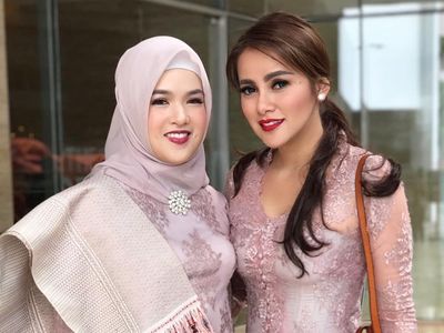 Foto: Manisnya Aurora, Adik Ipar Olla Ramlan dengan Gaya Hijab Simpel