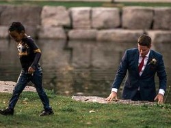 Pengantin Pria Kuyup Selamatkan Bocah Tenggelam