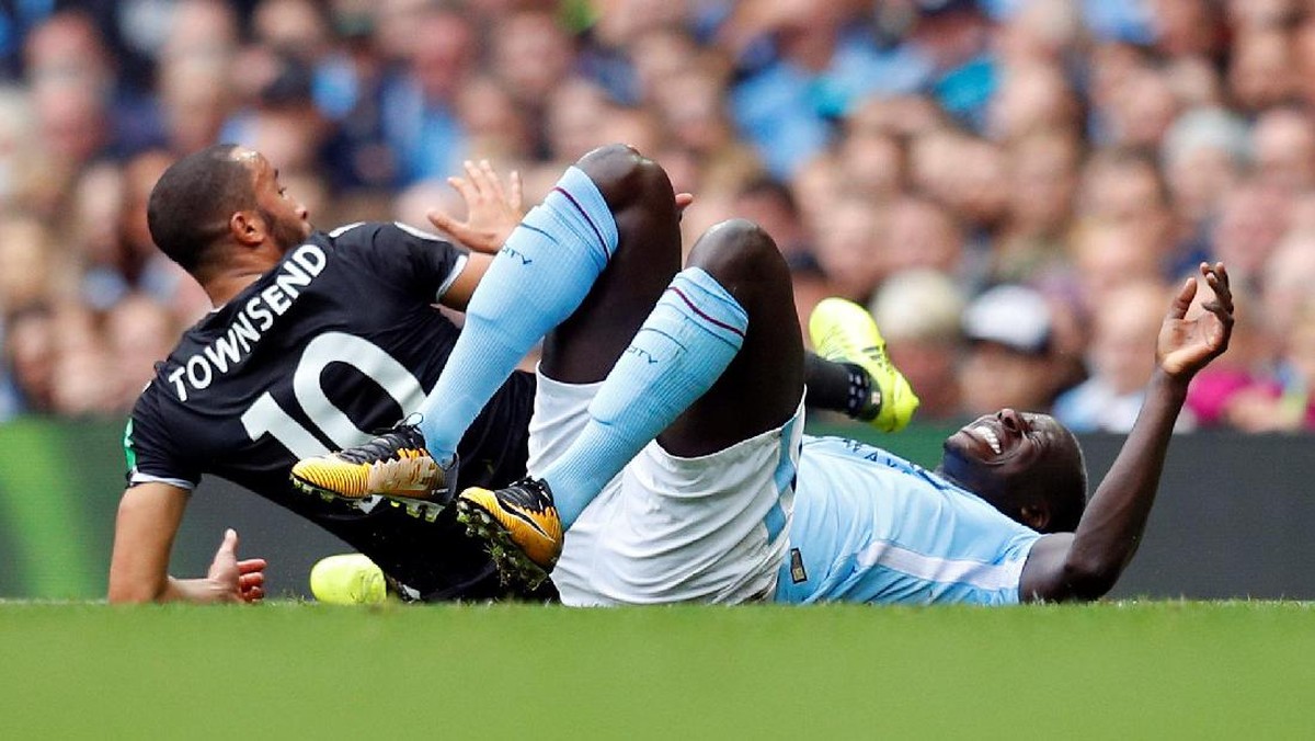 Bek Manchester City Benjamin Mendy cedera lutut dan terancam absen lama (Phil Noble/Reuters)