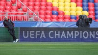 Jose Mourinho akan masih akan kehilangan Paul Pogba dan Michael Carrick di laga ini. Keduanya tengah dibekap cedera. (REUTERS/Maxim Shemetov)