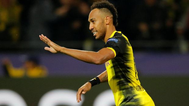 Striker Dortmund Pierre Emerick Aubameyang memperkecil ketinggalan dari Real Madrid.