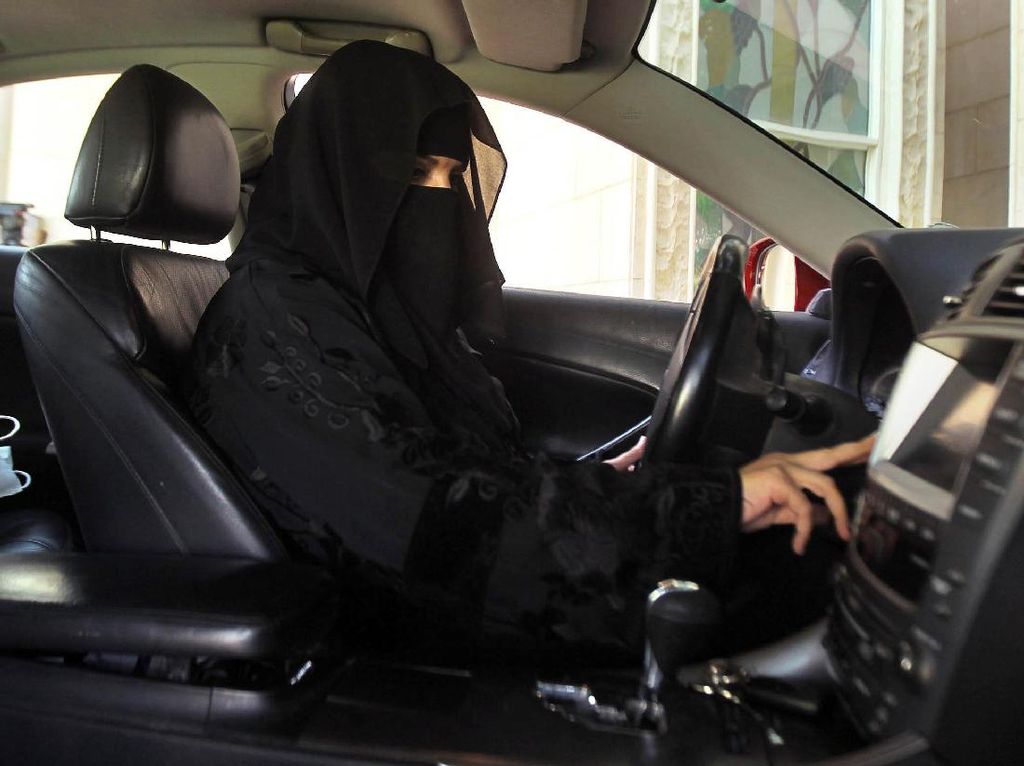 Wanita Arab Masih Sedikit yang Peduli Belajar Berkendara