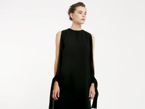 5 Long Dress Hitam yang Simpel tapi Manis untuk Dipakai Kondangan
