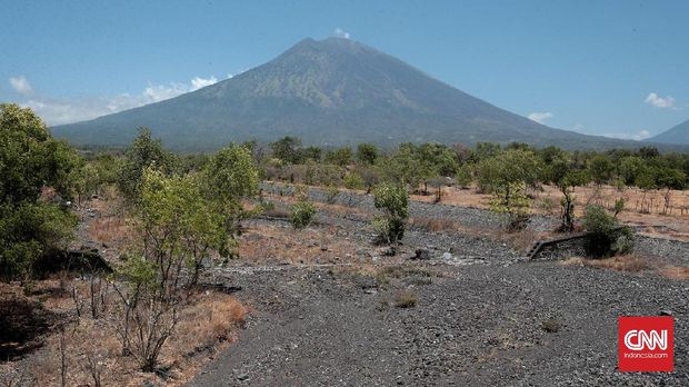Menyusur Jalur Lahar Lereng Gunung Agung