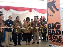 Pakde Karwo Turut Resmikan Pembukaan Big Bad Wolf Surabaya