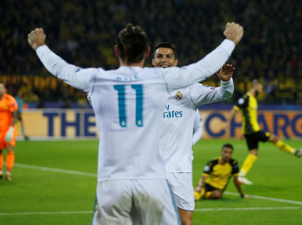 Gareth Bale dan Cristiano Ronaldo merayakan gol Real Madrid ke gawang Borussia Dortmund (Foto: Leon Kuegeler/Reuters)