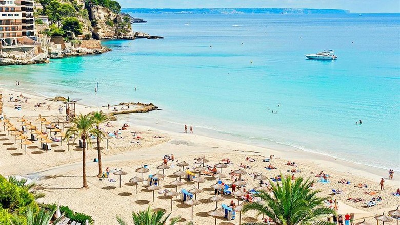 Ilustrasi pantai Cala Major di Palma de Mallorca (booking.com) Ilustrasi pantai Cala Major di Palma de Mallorca (booking.com)