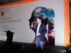 Pendiri Xiaomi Pamer Ponsel Jagoannya di Jakarta