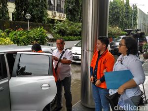 Diperiksa Bareng, Syahrini-Bos First Travel Dikonfrontasi?