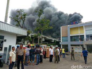 Kebakaran Gudang Mesin Pendingin Diduga dari Percikan Api Las