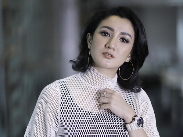 Melly Mono Jajal Lagu Balada Lagi