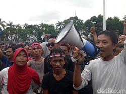 Sopir Angkot Geruduk Kantor Gubernur Sumsel Tolak Angkutan Online