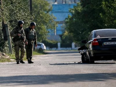 Melihat Efek Ledakan Mengerikan di Gudang Senjata Ukraina