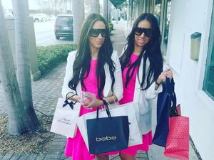 Bak Film Legally Blonde, 2 Pengacara Ini Tampil Serba Pink di Persidangan