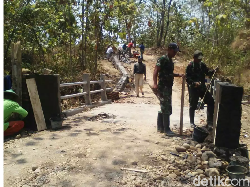 Membuka Jalan untuk 2 Dusun yang Puluhan Tahun Terisolir di Brebes