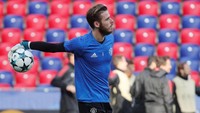 David den Gea masih akan jadi pilihan utama di bawah mistar gawang. MU belum kebobolan di Liga Champions musim ini setelah pada laga pertama menang 3-0 atas Basel. (REUTERS/Maxim Shemetov)