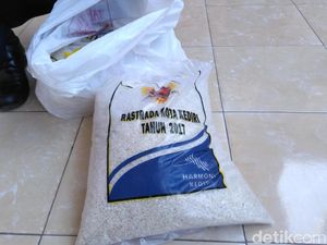 Mutu Jelek, 1.620 Kg Beras Raskin Pemkot Kediri Ditolak Warga Mutu Jelek, 1.620 Kg Beras Raskin Pemkot Kediri Ditolak Warga