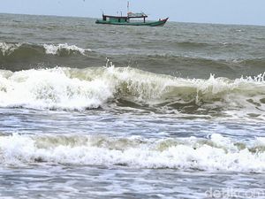 Diguyur Hujan Lebat, Talud di Teluk Ambon Roboh Diguyur Hujan Lebat, Talud di Teluk Ambon Roboh
