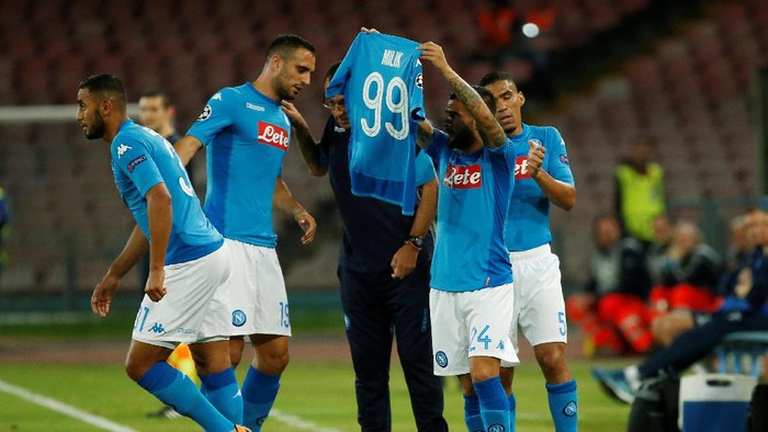 Ups! Niat Rayakan Gol dengan Jersey Milik, Insigne Justru Pegang Punya Pemain Lain