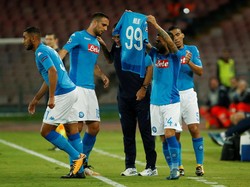 Ups! Niat Rayakan Gol dengan Jersey Milik, Insigne Justru Pegang Punya Pemain Lain