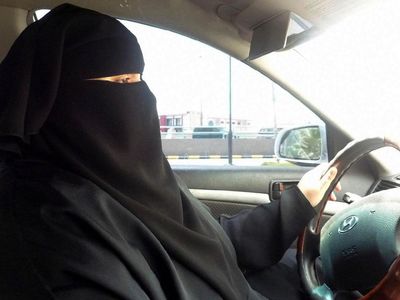Wanita Arab Saudi Akhirnya Boleh Menyetir Sendiri