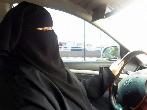 Wanita Arab Saudi Akhirnya Boleh Menyetir Sendiri