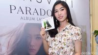 Launching Album Baru, Isyana tampak Berbunga-bunga