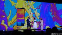 Aksi Dian Sastro dkk Sambut Kedatangan Galaxy Note 8