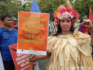Kritik Harga Pangan, Lintang Demo ke Istana Pakai Kostum Palawija