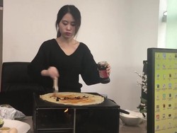 Gokil! Cewek Ini Masak Pakai Kotak CPU hingga Dispenser