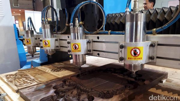 Hebat, Mesin Ini Bisa Ukir Kayu Dalam Waktu Singkat
