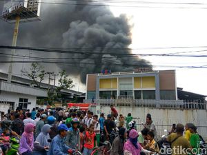 Gudang Mesin Pendingin di Sidoarjo Terbakar